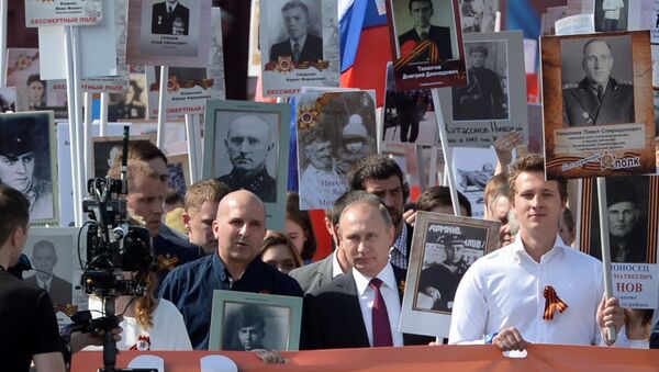 Russian President Vladimir Putin taking part in the 'Immortal Regiment' march in central Moscow - Sputnik International