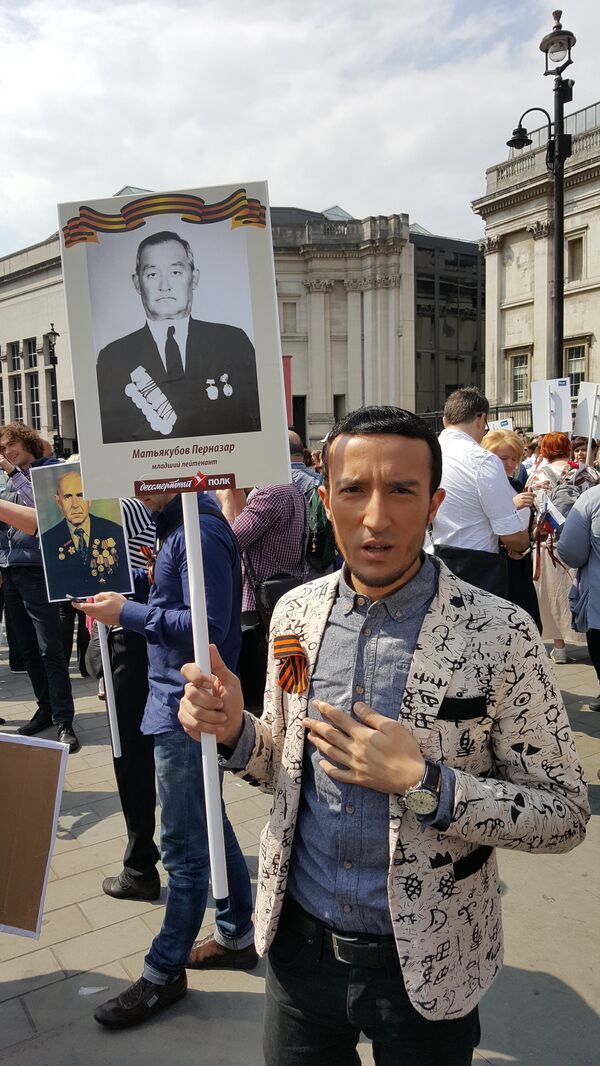 Oktam Matyakubov holding a portrait of his grandfather Pernazar Matiakubov. Oktam Matyakubov holding a portrait of his grandfather Pernazar Matiakubov. - Sputnik International