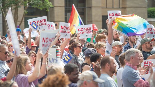 Human Rights Campaign organized a rally and march on Sunday, May 1, 2016 from the Mississippi Capitol in Jackson to the Governor's Mansion to protest HB 1523 which was signed into law in April - Sputnik International