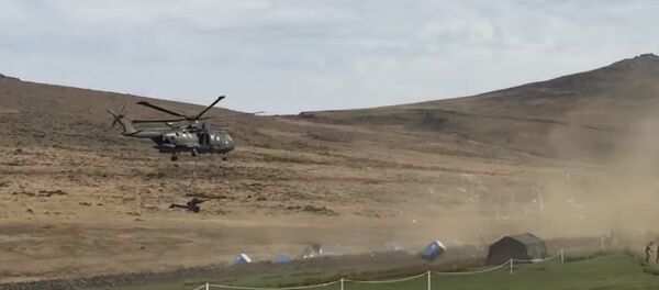 Merlin helicopter takes out portaloo toilets - Sputnik International