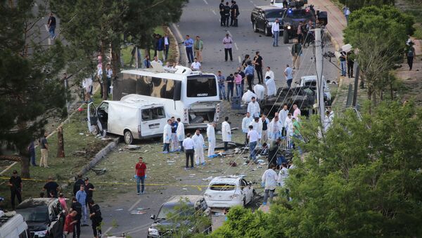 Car bomb attack on a police vehicle in the city of Diyarbakir - Sputnik International