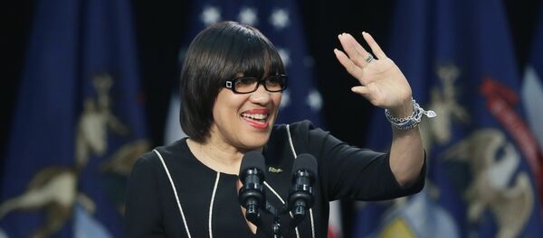 Flint Mayor Sued for Stealing Funds Meant for Water Crisis Relief Flint Mayor Sued for Stealing Funds Meant for Water Crisis Relief - Sputnik International