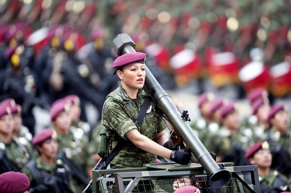 War Couture: Female Military Style Around the World - Sputnik International