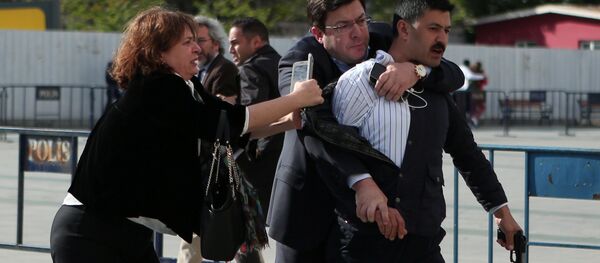 An assailant who attempted to shoot prominent Turkish journalist Can Dundar is caught by Dilek Dundar, wife of Can Dundar, and an unidentified man outside a courthouse in Istanbul, Turkey May 6, 2016 An assailant who attempted to shoot prominent Turkish journalist Can Dundar is caught by Dilek Dundar, wife of Can Dundar, and an unidentified man outside a courthouse in Istanbul, Turkey May 6, 2016 - Sputnik International
