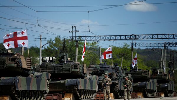 US servicemen walk past US M1A2 Abrams tanks as they arrive for the joint US-Georgian exercise Noble Partner 2016 in Vaziani, Georgia, May 5, 2016 - Sputnik International