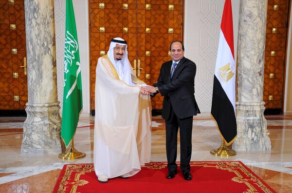 Egyptian President Abdel Fattah al-Sisi and King Salman of Saudi Arabia, Cairo, Egypt April 7, 2016 - Sputnik International