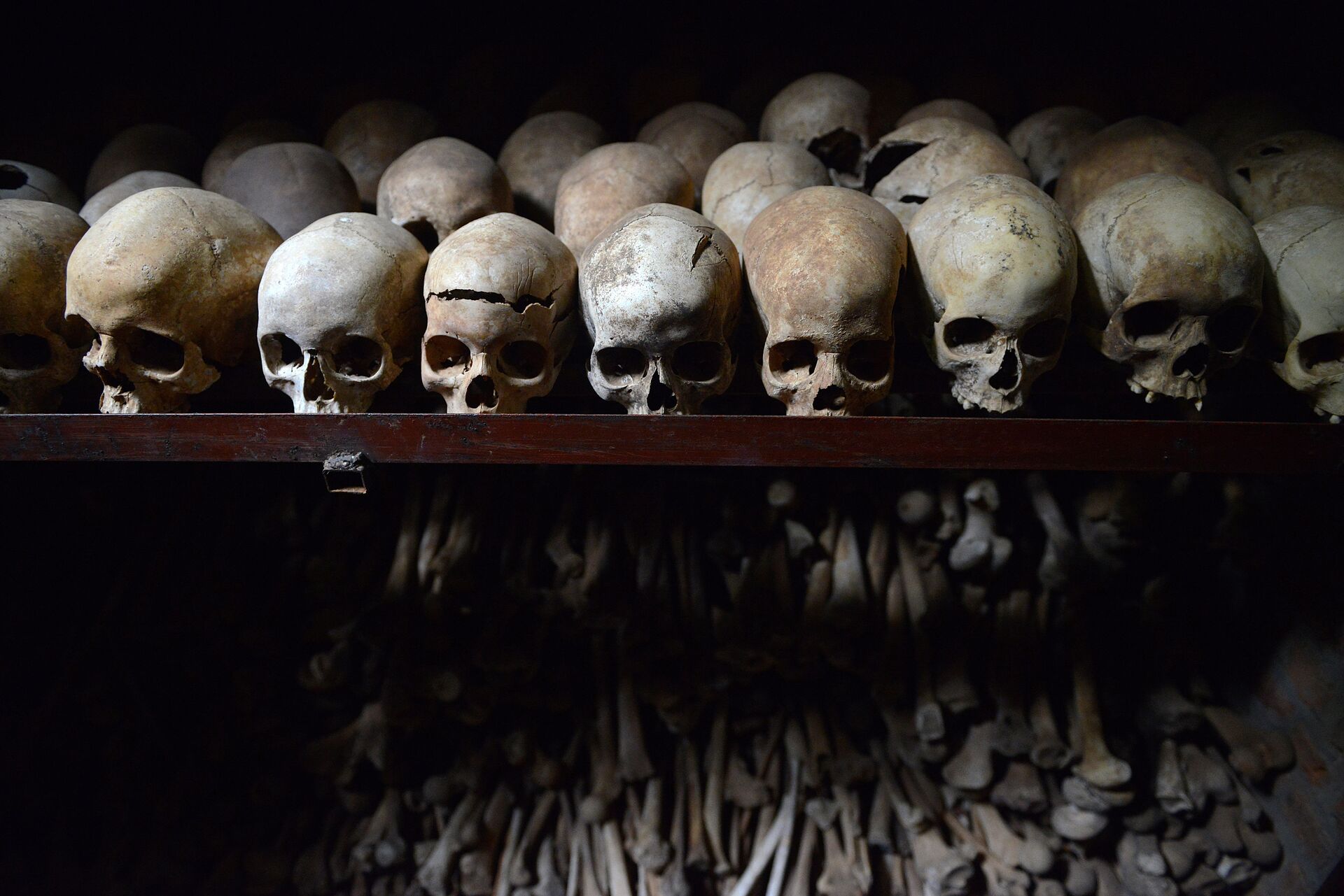 This file photo taken on April 04, 2014 shows human skulls preserved exhibited at the Genocide memorial in Nyamata, inside a Catholic church, where thousands were slaughtered during the 1994 genocide in Rwanda. - Sputnik International, 1920, 12.05.2022