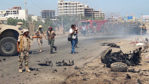 File photo of the soldiers gather at the site of a car bomb attack in a central square in the port city of Aden, Yemen, May 1, 2016 - Sputnik International