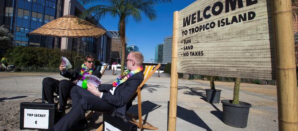 Activists take part in a demonstration outside the European Commission (EC) headquarters ahead of statements by the EC on the effectiveness of existing measures against tax evasion and money-laundering in light of the recent Panama Paper revelations, in Brussels, Belgium, April 12, 2016. Activists take part in a demonstration outside the European Commission (EC) headquarters ahead of statements by the EC on the effectiveness of existing measures against tax evasion and money-laundering in light of the recent Panama Paper revelations, in Brussels, Belgium, April 12, 2016. - Sputnik International