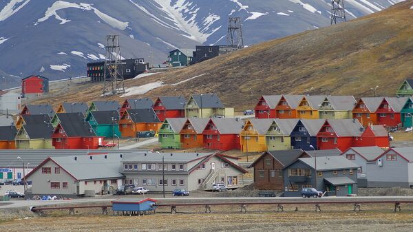 Rows of multicoloured homes in the town of Longyearbyen, Svalbard, Norway. - Sputnik International
