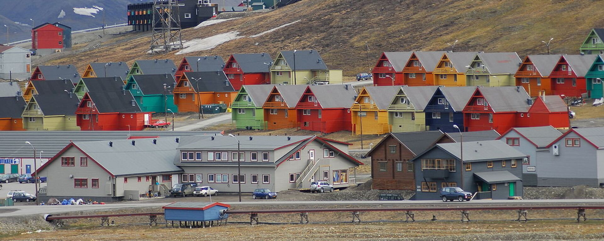 Rows of multicoloured homes in the town of Longyearbyen, Svalbard, Norway. - Sputnik International, 1920, 18.11.2022