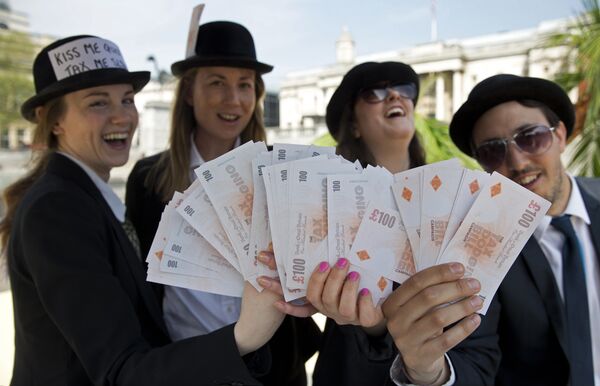 Demonstrators dressed as businessmen protests against tax avoidance at a tropical 'tax' haven in central London on May 12, 2016, near the venue of the Anti-Corruption Summit London 2016. Demonstrators dressed as businessmen protests against tax avoidance at a tropical 'tax' haven in central London on May 12, 2016, near the venue of the Anti-Corruption Summit London 2016. - Sputnik International