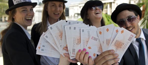 A demonstrator dressed as a businessman protests against tax avoidance at a tropical 'tax' haven in central London on May 12, 2016, near the venue of the Anti-Corruption Summit London 2016. - Sputnik International