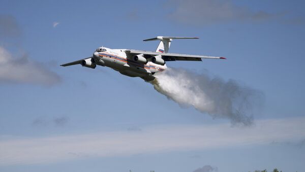A Ministry for Emergency Situations Il-76TA Candid aircraft, one of the massive aircraft Russia uses to fight wildfires deep in the Russian wilderness. - Sputnik International