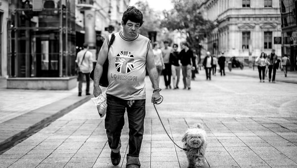 A man walking in the streets of London, UK. - Sputnik International