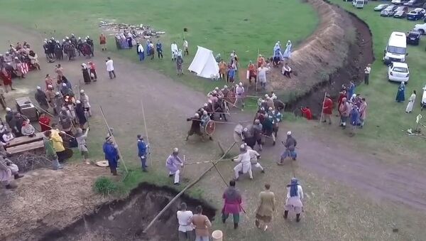 Javelin-thrower takes down drone at Russian medieval reenactment festival - Sputnik International