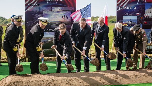 US Deputy Secretary of Defence Bob Work (C), Polish Minister of Defence Antoni Macierewicz (3rdR), Polish Foreign Affairs Minister Witold Waszczykowski (2ndR) and other officials take part in ground breaking ceremony of the northern section of defence anti-missile shield in Redzikowo military base in northern Poland - Sputnik International