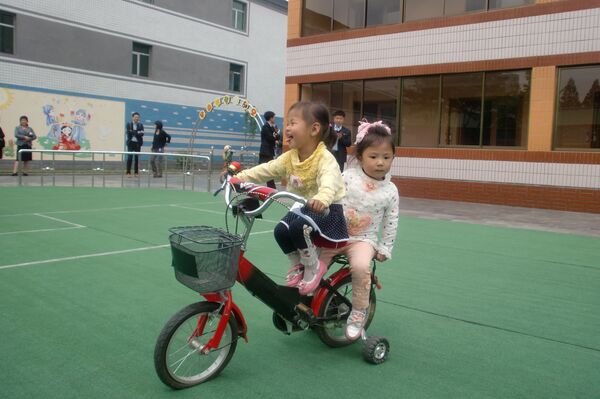Kindergarten at the territory of the Pyongyang spinning mill Kindergarten at the territory of the Pyongyang spinning mill - Sputnik International