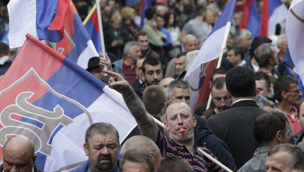 Bosnian Serb people waves flags during a demonstration in Banja Luka, Bosnia, on Saturday, May 14, 2016 - Sputnik International