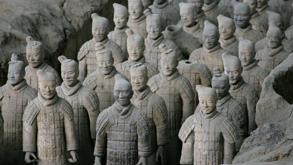 Terracotta Warriors on display at Pit 1 at the heavily-travelled Terracotta Warrior Museum on the outskirts of Xian, in northwest China's Shaanxi province - Sputnik International