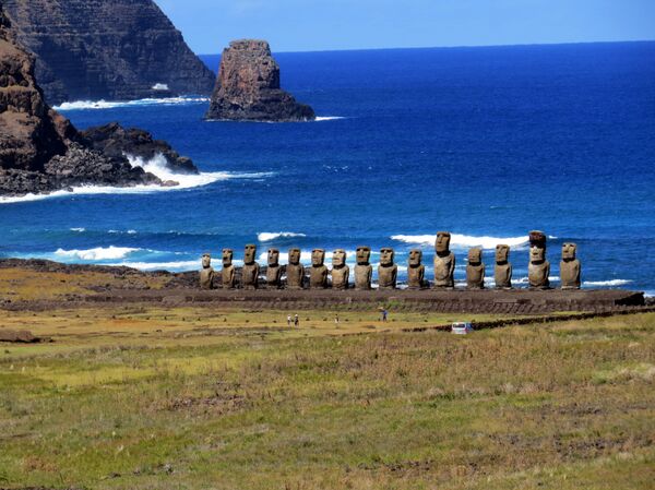 Rano Raraku moai,  Easter Island - Sputnik International