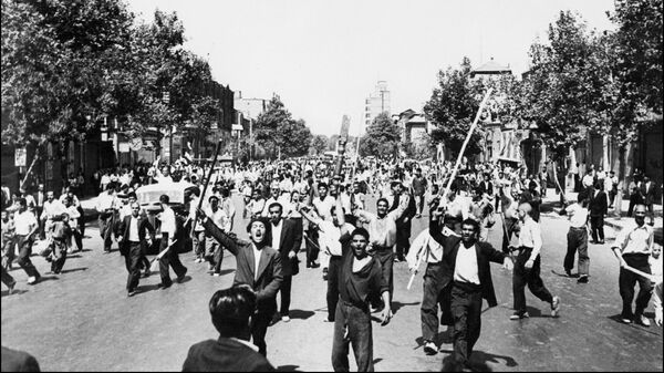Rioters armed with staves shout slogans, during riots in Tehran, August 1953. - Sputnik International