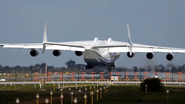 Antonov AN-225 Mriya The largest aircraft in the world, landing in Perth airport - Sputnik International