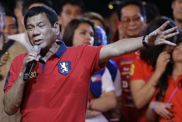 Philippine presidential race front-runner Davao city mayor Rodrigo Duterte gestures during his final campaign rally in Manila, Philippines on Saturday, May 7, 2016. Philippine presidential race front-runner Davao city mayor Rodrigo Duterte gestures during his final campaign rally in Manila, Philippines on Saturday, May 7, 2016. - Sputnik International