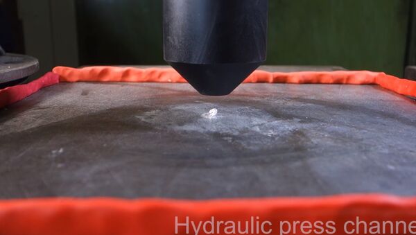 Crushing diamond with hydraulic press - Sputnik International