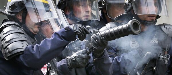 Riot police confront protestors during a demonstration against French labour law reform in Paris, France, May 12, 2016 Riot police confront protestors during a demonstration against French labour law reform in Paris, France, May 12, 2016 - Sputnik International
