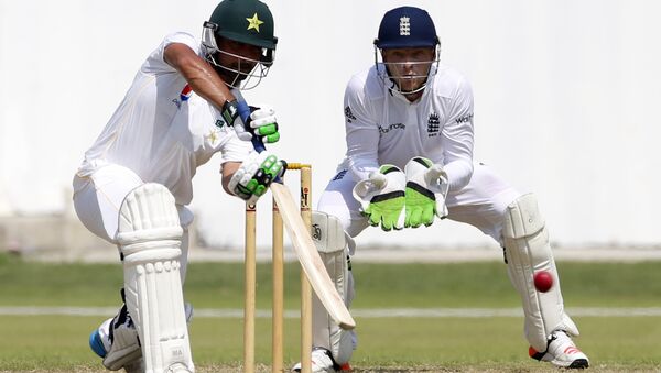 Pakistan's Fawad Alam (L) bats the ball during his team's warm up match against England (File) - Sputnik International
