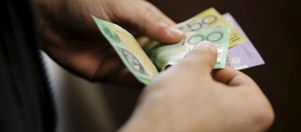A customer counts his Australian dollar banknotes (File) - Sputnik International