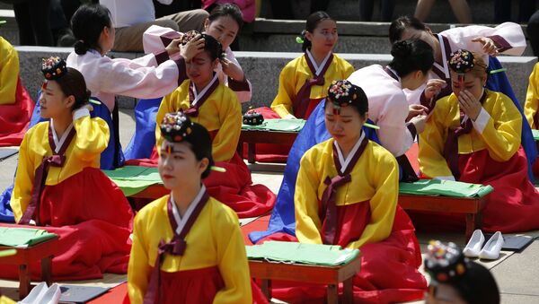 Women wearing South Korea traditional dresses, attend at the 44th Coming of Age Day ceremony in Seoul, South Korea, Monday, May 16, 2016 - Sputnik International