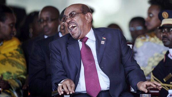 Sudan's President Omar Hassan al-Bashir laughs during the swearing-in ceremony of Uganda's president, Yoweri Kaguta Museveni at the Kololo independence grounds in Kampala, Uganda, May 12, 2016. - Sputnik International