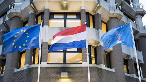 In front of the Dutch ministry of Foreign Affairs: the flag of the European Union, the flag of the Netherlands and a flag with the logo of the Dutch EU presidency - Sputnik International
