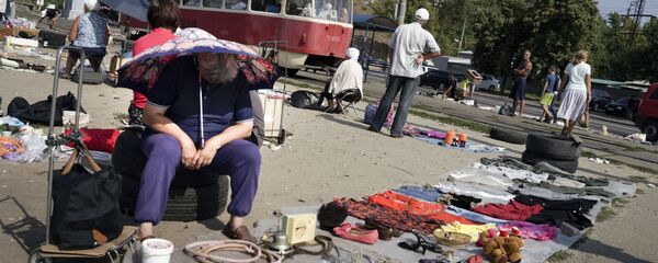 People sell objects at a city flea market in Ukraine's capital Kiev, on Friday, Aug. 28, 2015 People sell objects at a city flea market in Ukraine's capital Kiev, on Friday, Aug. 28, 2015 - Sputnik International