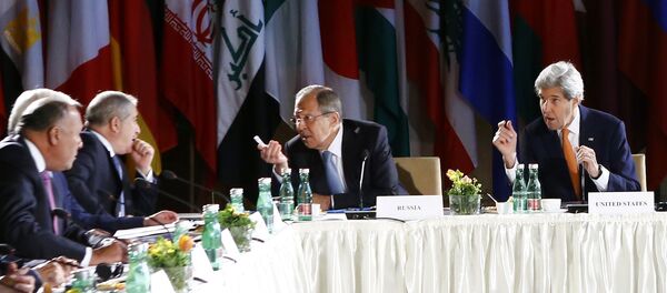 Russian Foreign Minister Sergei Lavrov (2ndR) and US Secretary of State John Kerry (R) lead talks on Syria on May 17, 2016 in Vienna - Sputnik International