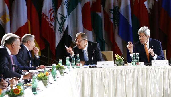 Russian Foreign Minister Sergei Lavrov (2ndR) and US Secretary of State John Kerry (R) lead talks on Syria on May 17, 2016 in Vienna - Sputnik International