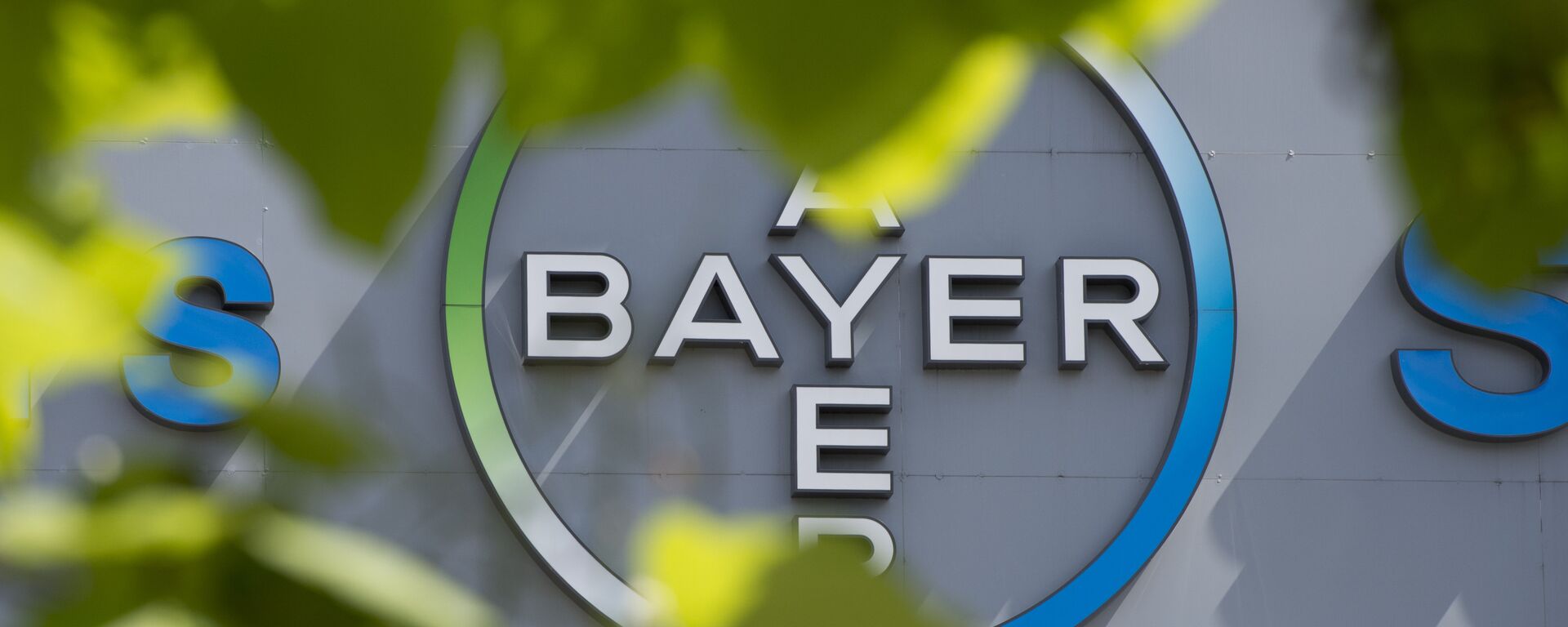 This file photo taken on July 24, 2013 shows a logo of German pharmaceuticals and chemicals giant Bayer on an overpass at its Berlin headquarters - Sputnik International, 1920, 24.06.2020