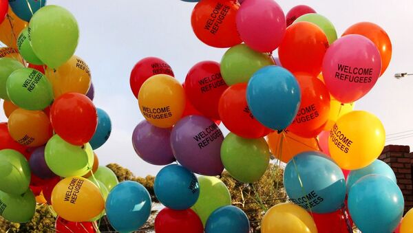 Refugees Welcome balloons - Sputnik International