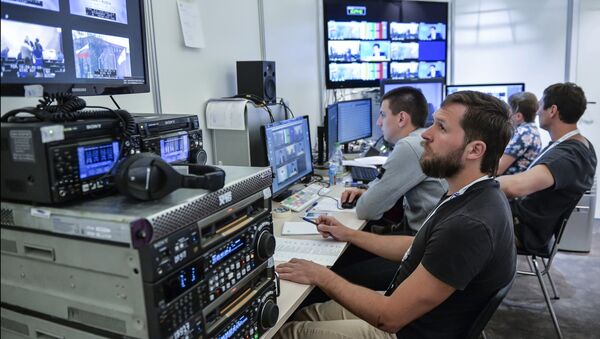 InterAt a studio of the host television broadcasting company at the International Press Centre for the ASEAN-Russia Summit in Sochi - Sputnik International