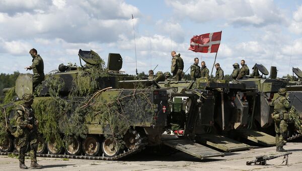 Danish soldiers during a military exercise ' Saber Strike 2014 ' at the Rukla military base some 120 km. (75 miles) west of the capital Vilnius, Lithuania, Tuesday, June 17, 2014 - Sputnik International