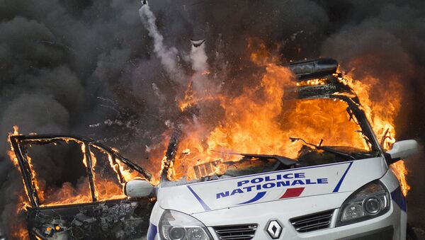 A police car explodes after being set on fire during an unauthorized counter-demonstration against police violence on May 18, 2016 in Paris, as Police across France demonstrate today against the anti-cop hatred they say they have endured during a wave of anti-government protests since early March - Sputnik International