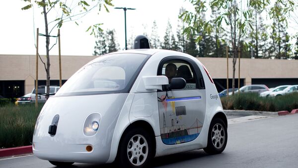 A self-driving car traverses a parking lot at Google's headquarters in Mountain View, California on January 8, 2016. - Sputnik International