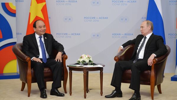 19 May 2016. Russian President Vladimir Putin, right, and Prime Minister of Vietnam Nguyen Xuan Phuc during a bilateral meeting on the sidelines of the ASEAN-Russia Summit at the Radisson Blu Resort & Congress Centre in Sochi - Sputnik International