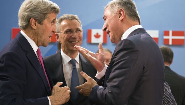 Montenegro's Prime Minister Milo Dukanovic, right, speaks with U.S. Secretary of State John Kerry, left, and NATO Secretary General Jens Stoltenberg, center, during a meeting of the North Atlantic Council at NATO headquarters in Brussels on Thursday, May 19, 2016 - Sputnik International