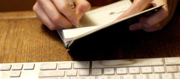 More Than Half of Americans Living on the Edge of Financial Ruin More Than Half of Americans Living on the Edge of Financial Ruin - Sputnik International