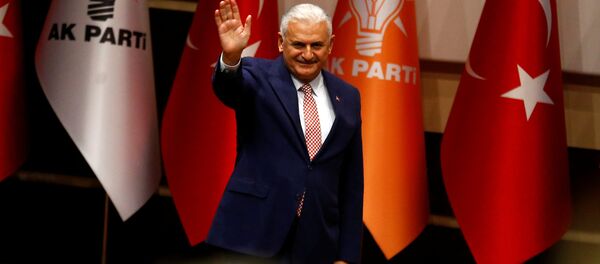 Binali Yildirim greets party members during a meeting in Ankara, Turkey, May 19, 2016 Binali Yildirim greets party members during a meeting in Ankara, Turkey, May 19, 2016 - Sputnik International