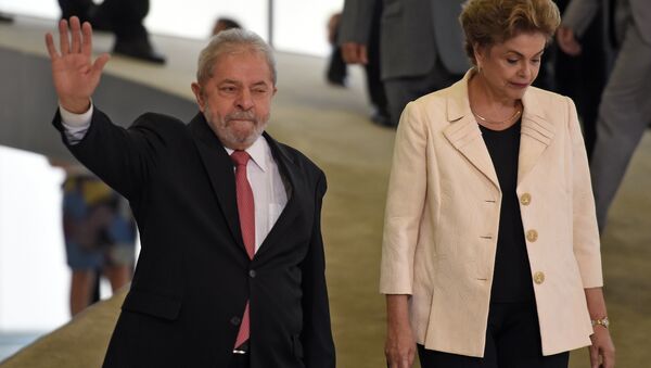 Former Brazilian president Luiz Inacio Lula da Silva (L) gestures next to Dilma Rousseff - Sputnik International