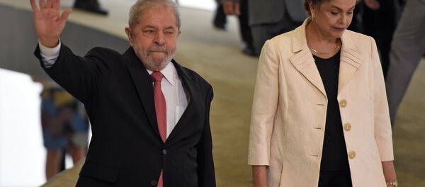 Former Brazilian president Luiz Inacio Lula da Silva (L) gestures next to Dilma Rousseff Former Brazilian president Luiz Inacio Lula da Silva (L) gestures next to Dilma Rousseff - Sputnik International